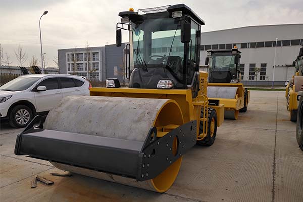 振動(dòng)<a href='http://www.jlzcfx.cn' target='_blank'>壓路機(jī)</a>